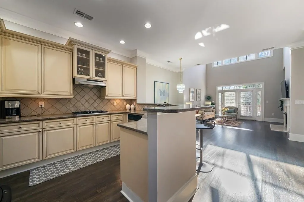 1219 Glenridge Place, Sandy Springs, Georgia 30342, 3 Bedrooms Bedrooms, ,3 BathroomsBathrooms,Residential,Sold,1219 Glenridge Place,6824962