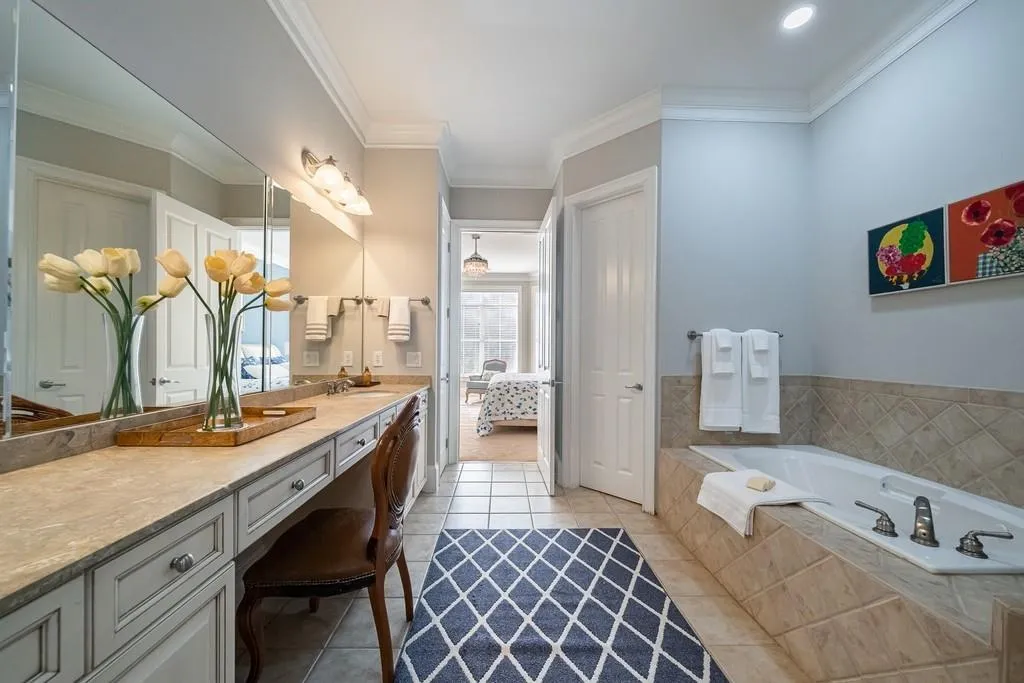 1219 Glenridge Place, Sandy Springs, Georgia 30342, 3 Bedrooms Bedrooms, ,3 BathroomsBathrooms,Residential,Sold,1219 Glenridge Place,6824962