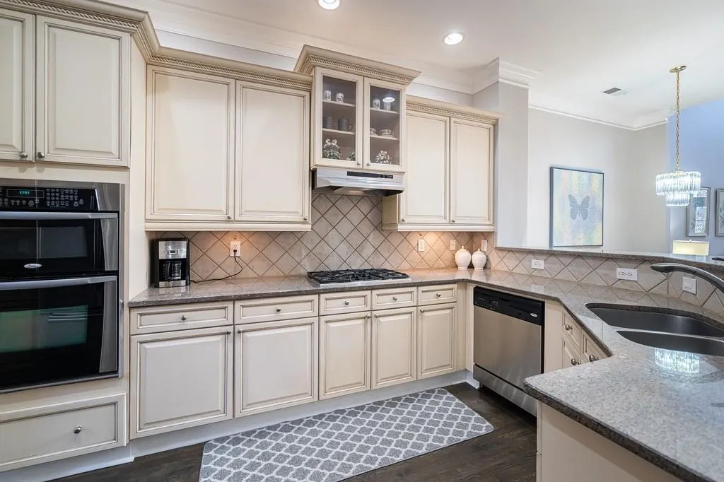1219 Glenridge Place, Sandy Springs, Georgia 30342, 3 Bedrooms Bedrooms, ,3 BathroomsBathrooms,Residential,Sold,1219 Glenridge Place,6824962