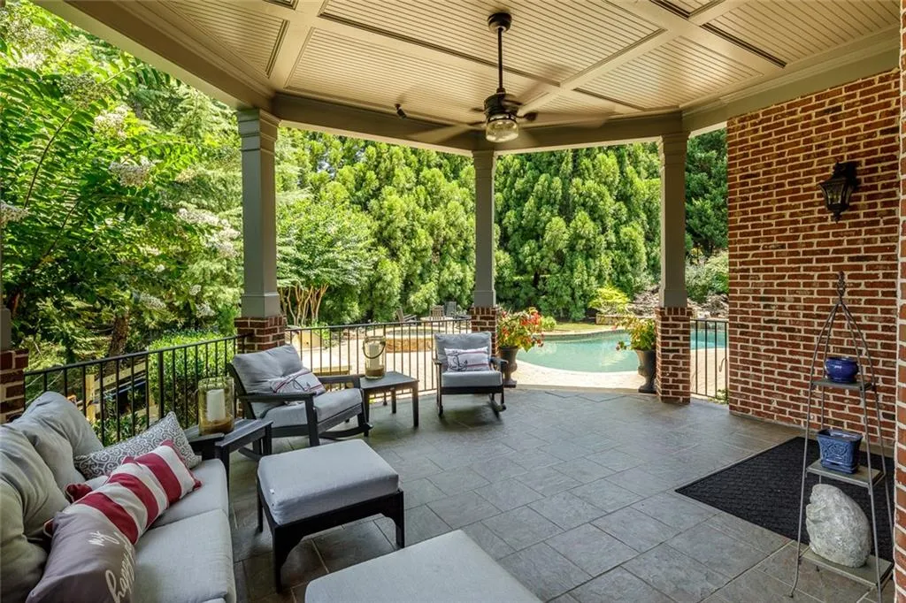 7795 Stables Drive, Sandy Springs, Georgia 30350, 6 Bedrooms Bedrooms, ,6 BathroomsBathrooms,Residential,Sold,7795 Stables Drive,6924339