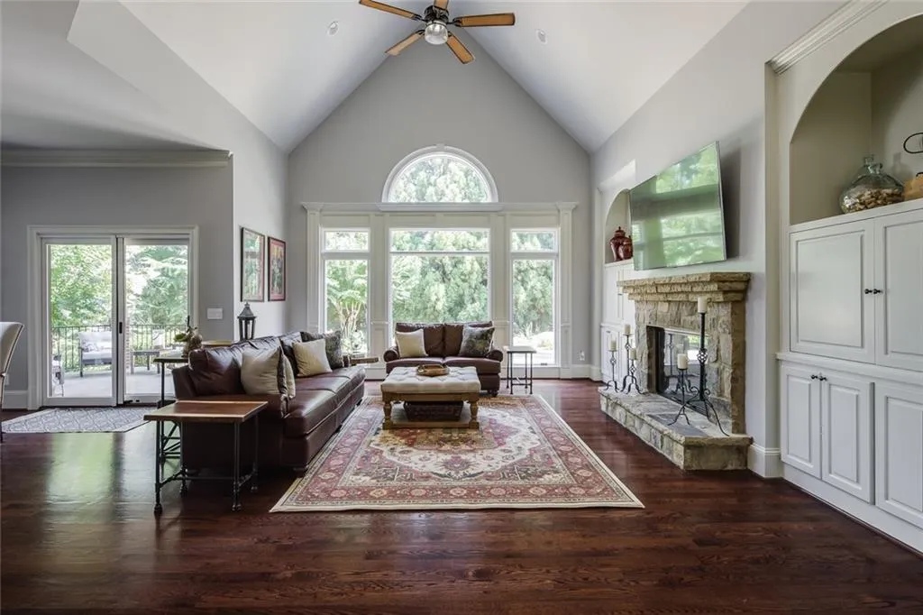 7795 Stables Drive, Sandy Springs, Georgia 30350, 6 Bedrooms Bedrooms, ,6 BathroomsBathrooms,Residential,Sold,7795 Stables Drive,6924339
