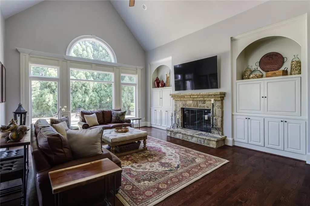 7795 Stables Drive, Sandy Springs, Georgia 30350, 6 Bedrooms Bedrooms, ,6 BathroomsBathrooms,Residential,Sold,7795 Stables Drive,6924339