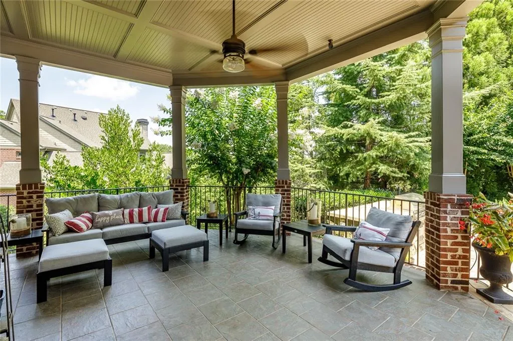 7795 Stables Drive, Sandy Springs, Georgia 30350, 6 Bedrooms Bedrooms, ,6 BathroomsBathrooms,Residential,Sold,7795 Stables Drive,6924339