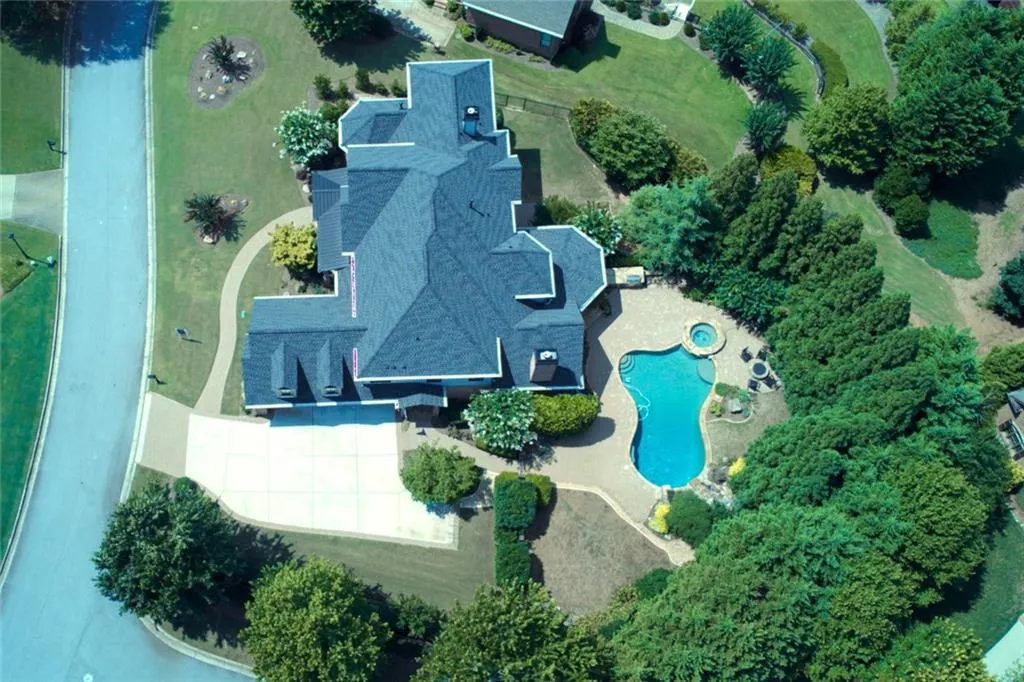 7795 Stables Drive, Sandy Springs, Georgia 30350, 6 Bedrooms Bedrooms, ,6 BathroomsBathrooms,Residential,Sold,7795 Stables Drive,6924339