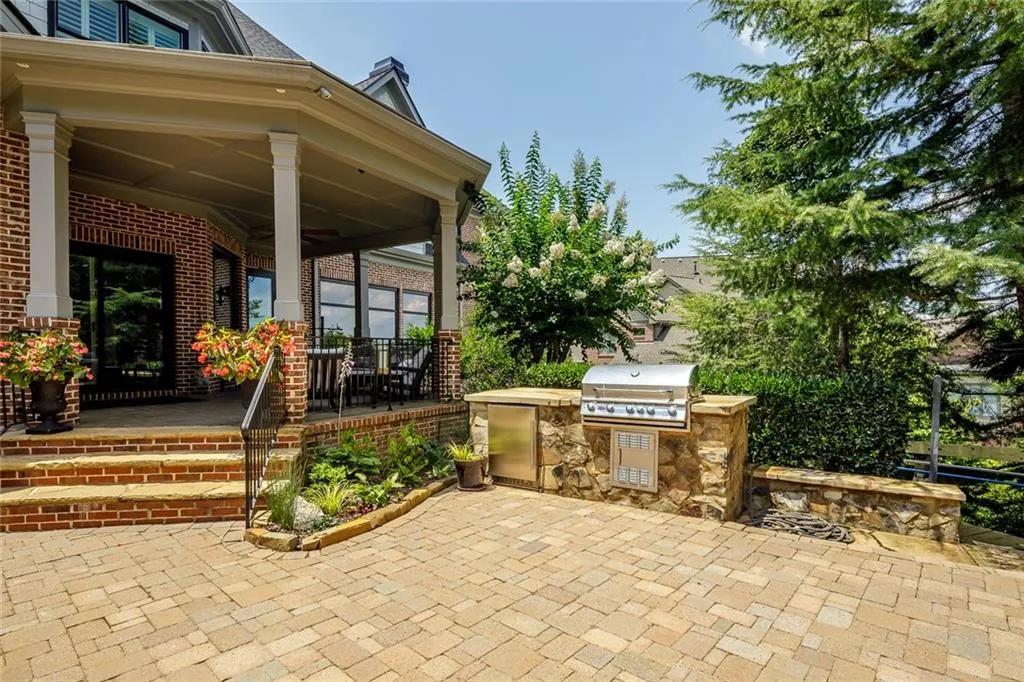 7795 Stables Drive, Sandy Springs, Georgia 30350, 6 Bedrooms Bedrooms, ,6 BathroomsBathrooms,Residential,Sold,7795 Stables Drive,6924339