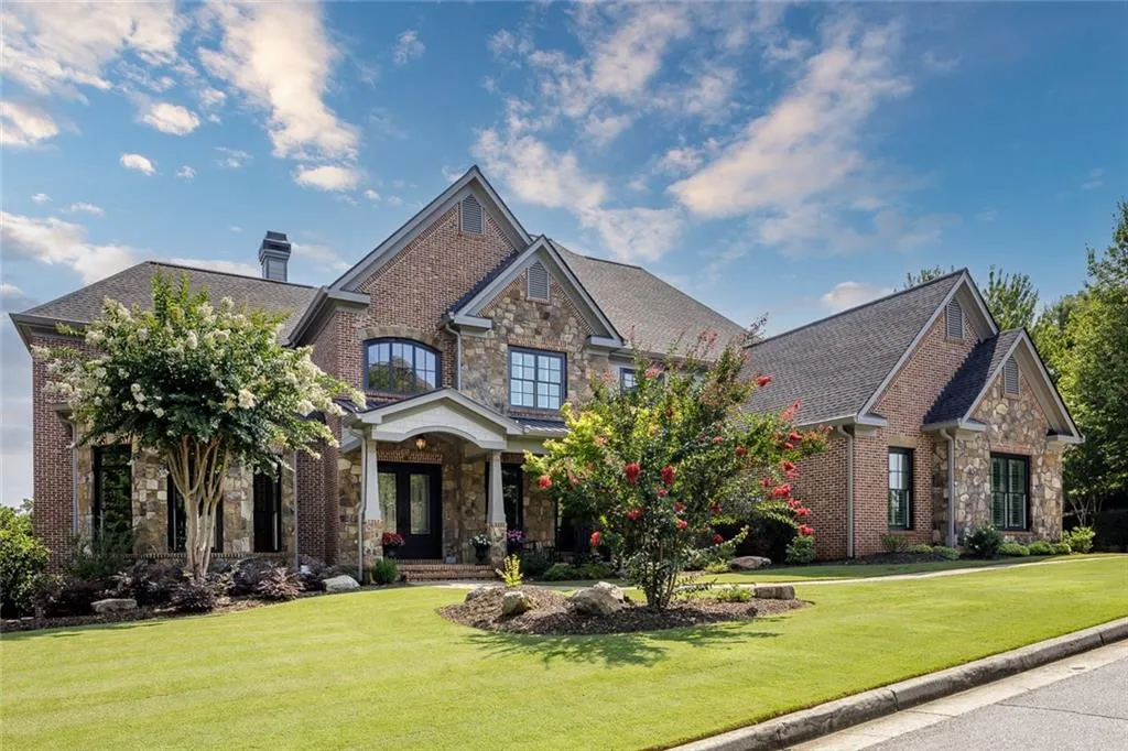 7795 Stables Drive, Sandy Springs, Georgia 30350, 6 Bedrooms Bedrooms, ,6 BathroomsBathrooms,Residential,Sold,7795 Stables Drive,6924339