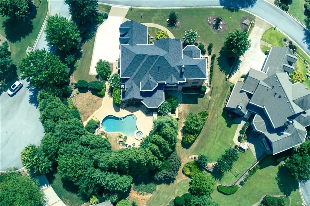 7795 Stables Drive, Sandy Springs, Georgia 30350, 6 Bedrooms Bedrooms, ,6 BathroomsBathrooms,Residential,Sold,7795 Stables Drive,6924339