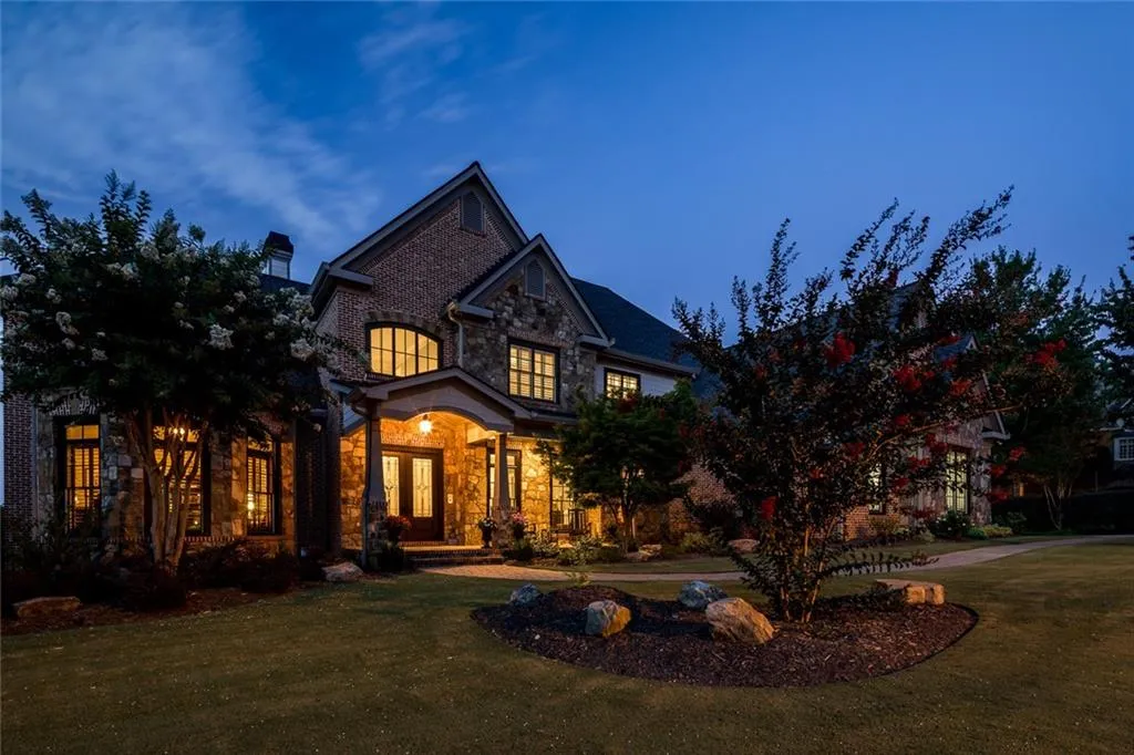 7795 Stables Drive, Sandy Springs, Georgia 30350, 6 Bedrooms Bedrooms, ,6 BathroomsBathrooms,Residential,Sold,7795 Stables Drive,6924339