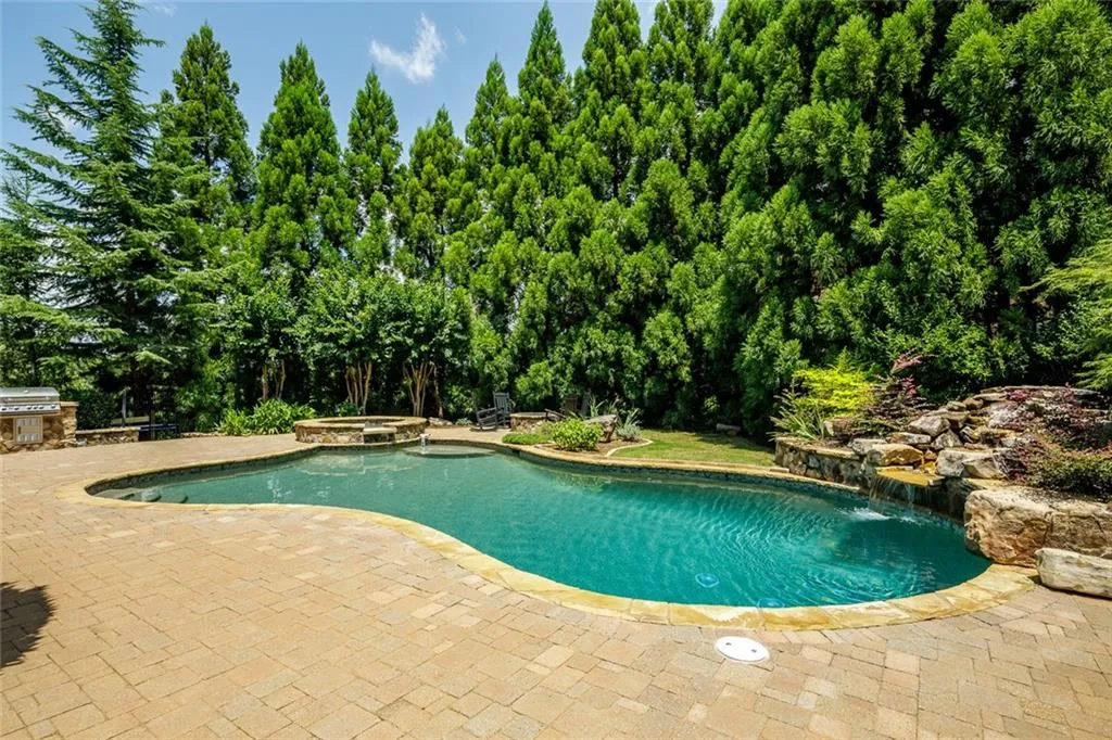 7795 Stables Drive, Sandy Springs, Georgia 30350, 6 Bedrooms Bedrooms, ,6 BathroomsBathrooms,Residential,Sold,7795 Stables Drive,6924339