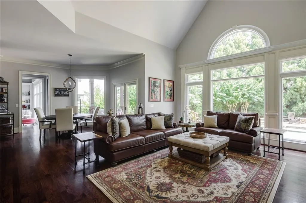 7795 Stables Drive, Sandy Springs, Georgia 30350, 6 Bedrooms Bedrooms, ,6 BathroomsBathrooms,Residential,Sold,7795 Stables Drive,6924339