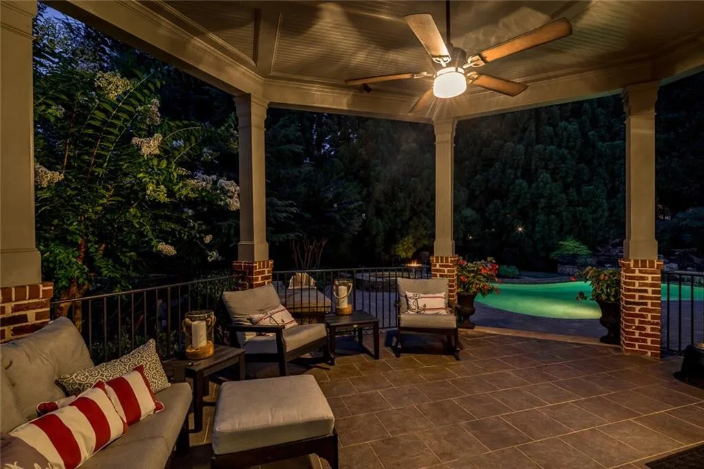 7795 Stables Drive, Sandy Springs, Georgia 30350, 6 Bedrooms Bedrooms, ,6 BathroomsBathrooms,Residential,Sold,7795 Stables Drive,6924339