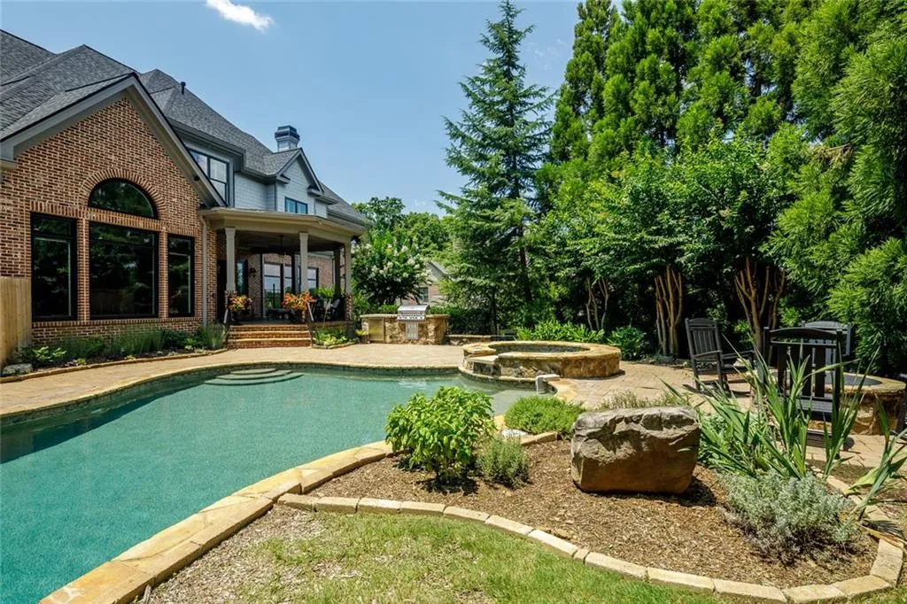 7795 Stables Drive, Sandy Springs, Georgia 30350, 6 Bedrooms Bedrooms, ,6 BathroomsBathrooms,Residential,Sold,7795 Stables Drive,6924339