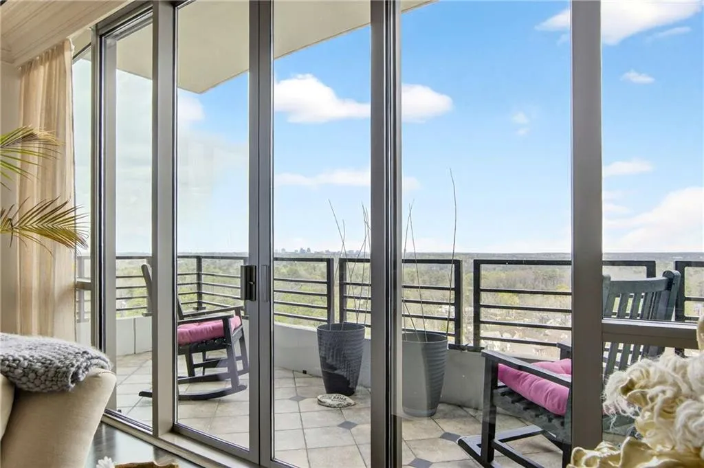 700 Park Regency Place Ne Unit 2403, Atlanta, Georgia 30326, 3 Bedrooms Bedrooms, 0 ,2 BathroomsBathrooms,Residential,Sold,700 Park Regency Place Ne Unit 2403,7728227