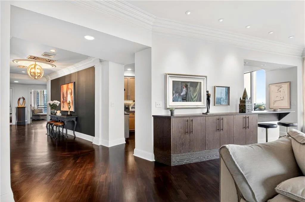 700 Park Regency Place Ne Unit 2403, Atlanta, Georgia 30326, 3 Bedrooms Bedrooms, 0 ,2 BathroomsBathrooms,Residential,Sold,700 Park Regency Place Ne Unit 2403,7728227