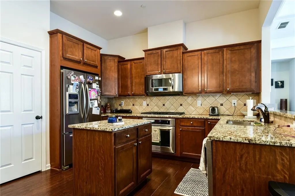 5543 Parkerton Lane, Sandy Springs, Georgia 30342, 3 Bedrooms Bedrooms, ,2 BathroomsBathrooms,Residential,Sold,5543 Parkerton Lane,5804975