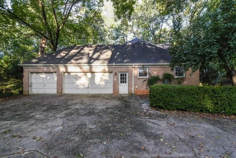 525 Valley Hall Drive, Sandy Springs, Georgia 30350, 6 Bedrooms Bedrooms, ,5 BathroomsBathrooms,Residential,Sold,525 Valley Hall Drive,5839945