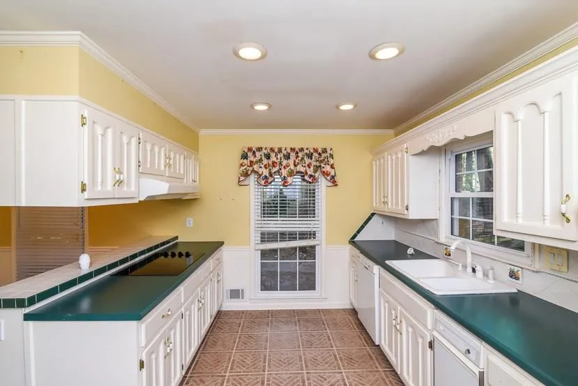 525 Valley Hall Drive, Sandy Springs, Georgia 30350, 6 Bedrooms Bedrooms, ,5 BathroomsBathrooms,Residential,Sold,525 Valley Hall Drive,5839945