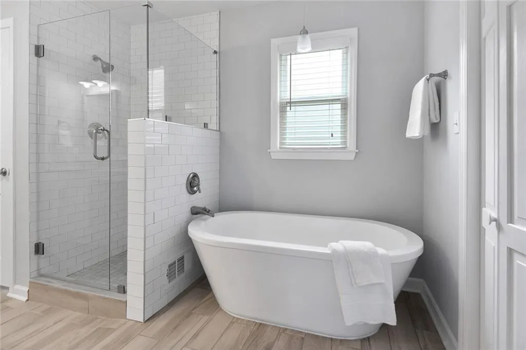 1544 Huntingdon Trail, Sandy Springs, Georgia 30350, 5 Bedrooms Bedrooms, ,3 BathroomsBathrooms,Residential,Sold,1544 Huntingdon Trail,6828453