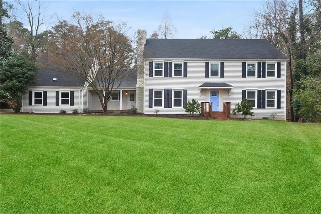 1544 Huntingdon Trail, Sandy Springs, Georgia 30350, 5 Bedrooms Bedrooms, ,3 BathroomsBathrooms,Residential,Sold,1544 Huntingdon Trail,6828453