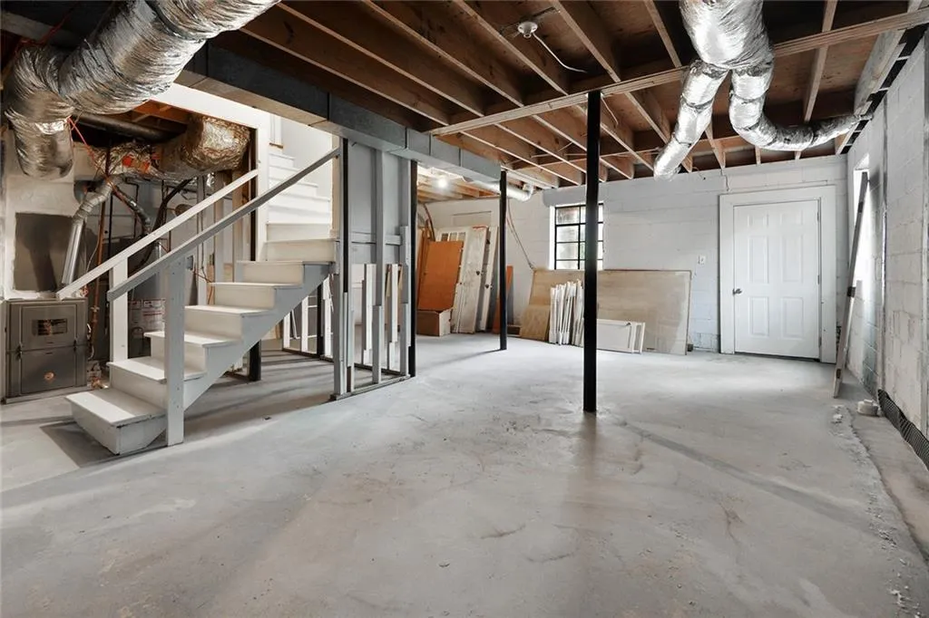 1544 Huntingdon Trail, Sandy Springs, Georgia 30350, 5 Bedrooms Bedrooms, ,3 BathroomsBathrooms,Residential,Sold,1544 Huntingdon Trail,6828453