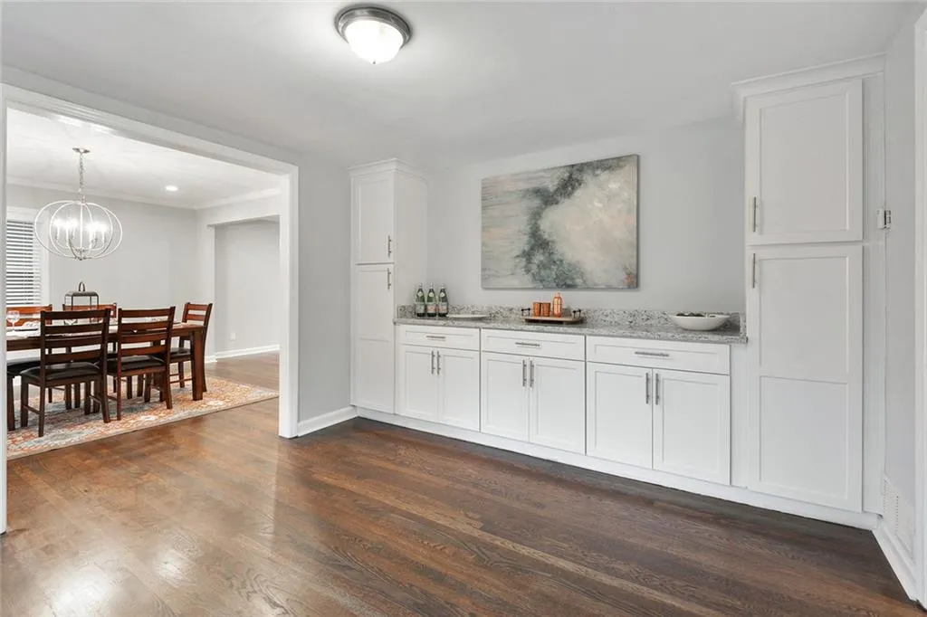 1544 Huntingdon Trail, Sandy Springs, Georgia 30350, 5 Bedrooms Bedrooms, ,3 BathroomsBathrooms,Residential,Sold,1544 Huntingdon Trail,6828453