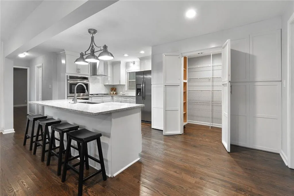 1544 Huntingdon Trail, Sandy Springs, Georgia 30350, 5 Bedrooms Bedrooms, ,3 BathroomsBathrooms,Residential,Sold,1544 Huntingdon Trail,6828453