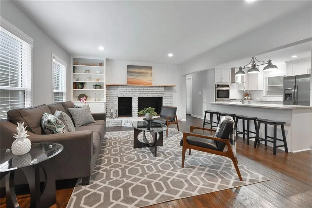 1544 Huntingdon Trail, Sandy Springs, Georgia 30350, 5 Bedrooms Bedrooms, ,3 BathroomsBathrooms,Residential,Sold,1544 Huntingdon Trail,6828453