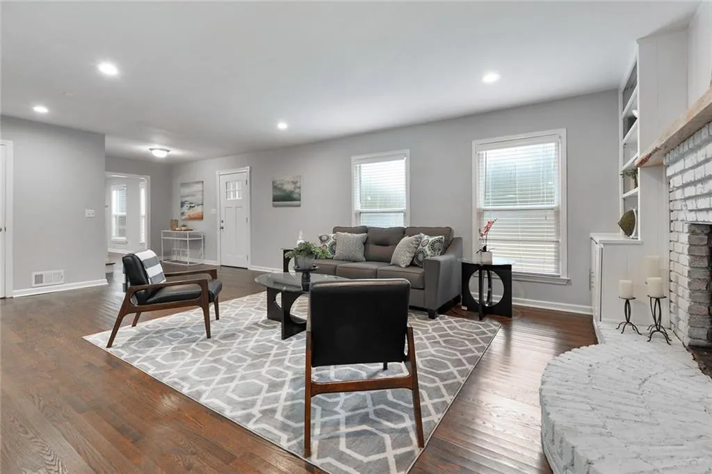 1544 Huntingdon Trail, Sandy Springs, Georgia 30350, 5 Bedrooms Bedrooms, ,3 BathroomsBathrooms,Residential,Sold,1544 Huntingdon Trail,6828453