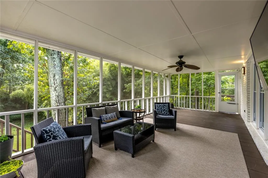 6960 Hunters Branch Close, Sandy Springs, Georgia 30328, 5 Bedrooms Bedrooms, ,3 BathroomsBathrooms,Residential,Sold,6960 Hunters Branch Close,6947574