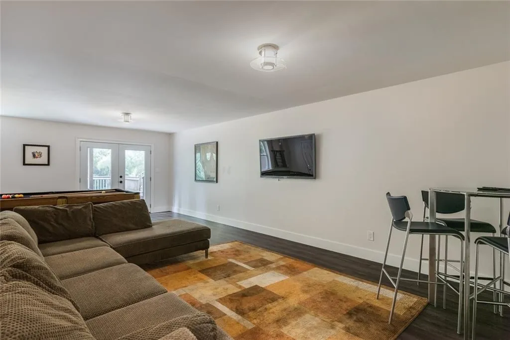 6960 Hunters Branch Close, Sandy Springs, Georgia 30328, 5 Bedrooms Bedrooms, ,3 BathroomsBathrooms,Residential,Sold,6960 Hunters Branch Close,6947574