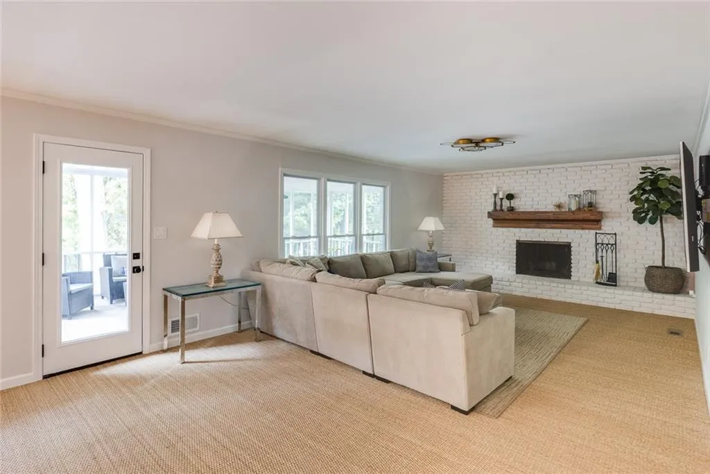 6960 Hunters Branch Close, Sandy Springs, Georgia 30328, 5 Bedrooms Bedrooms, ,3 BathroomsBathrooms,Residential,Sold,6960 Hunters Branch Close,6947574