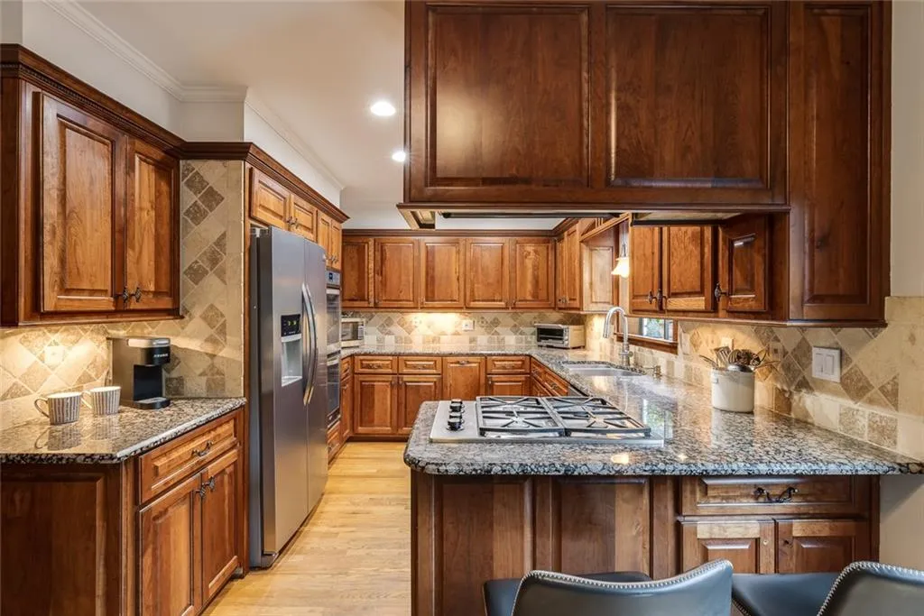 6960 Hunters Branch Close, Sandy Springs, Georgia 30328, 5 Bedrooms Bedrooms, ,3 BathroomsBathrooms,Residential,Sold,6960 Hunters Branch Close,6947574