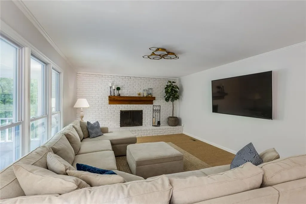 6960 Hunters Branch Close, Sandy Springs, Georgia 30328, 5 Bedrooms Bedrooms, ,3 BathroomsBathrooms,Residential,Sold,6960 Hunters Branch Close,6947574