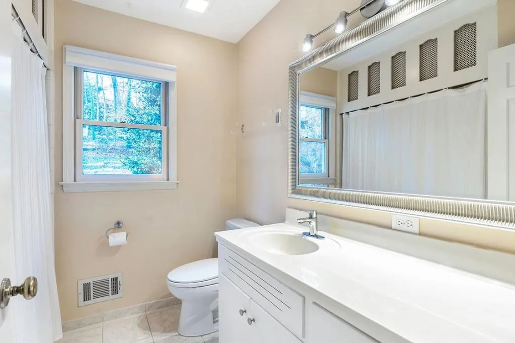 36 Brandon Ridge Drive, Sandy Springs, Georgia 30328, 5 Bedrooms Bedrooms, ,3 BathroomsBathrooms,Residential,Sold,36 Brandon Ridge Drive,6976736