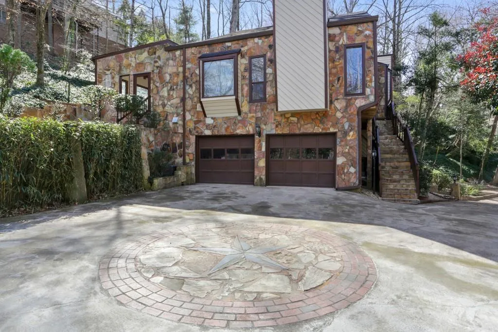 330 Balboa Court Ne, Sandy Springs, Georgia 30342, 4 Bedrooms Bedrooms, ,3 BathroomsBathrooms,Residential,Sold,330 Balboa Court Ne,6519850