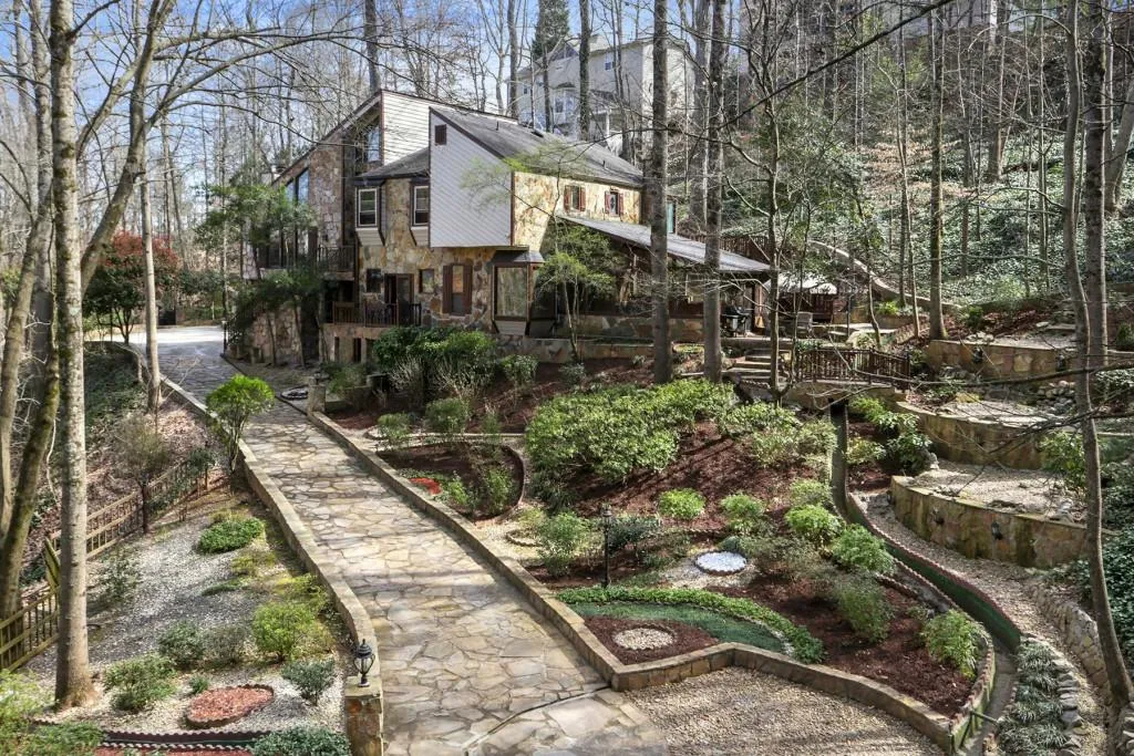 330 Balboa Court Ne, Sandy Springs, Georgia 30342, 4 Bedrooms Bedrooms, ,3 BathroomsBathrooms,Residential,Sold,330 Balboa Court Ne,6519850