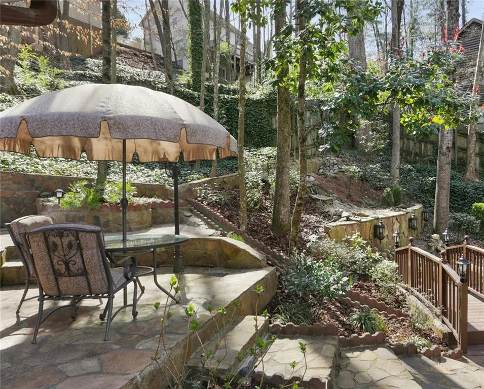 330 Balboa Court Ne, Sandy Springs, Georgia 30342, 4 Bedrooms Bedrooms, ,3 BathroomsBathrooms,Residential,Sold,330 Balboa Court Ne,6519850
