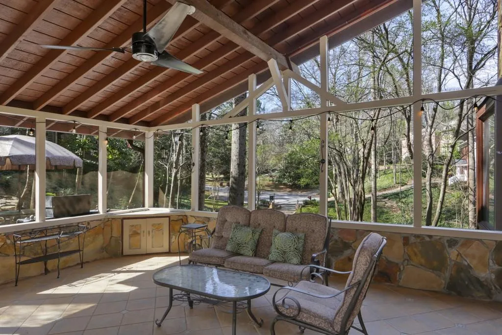 330 Balboa Court Ne, Sandy Springs, Georgia 30342, 4 Bedrooms Bedrooms, ,3 BathroomsBathrooms,Residential,Sold,330 Balboa Court Ne,6519850