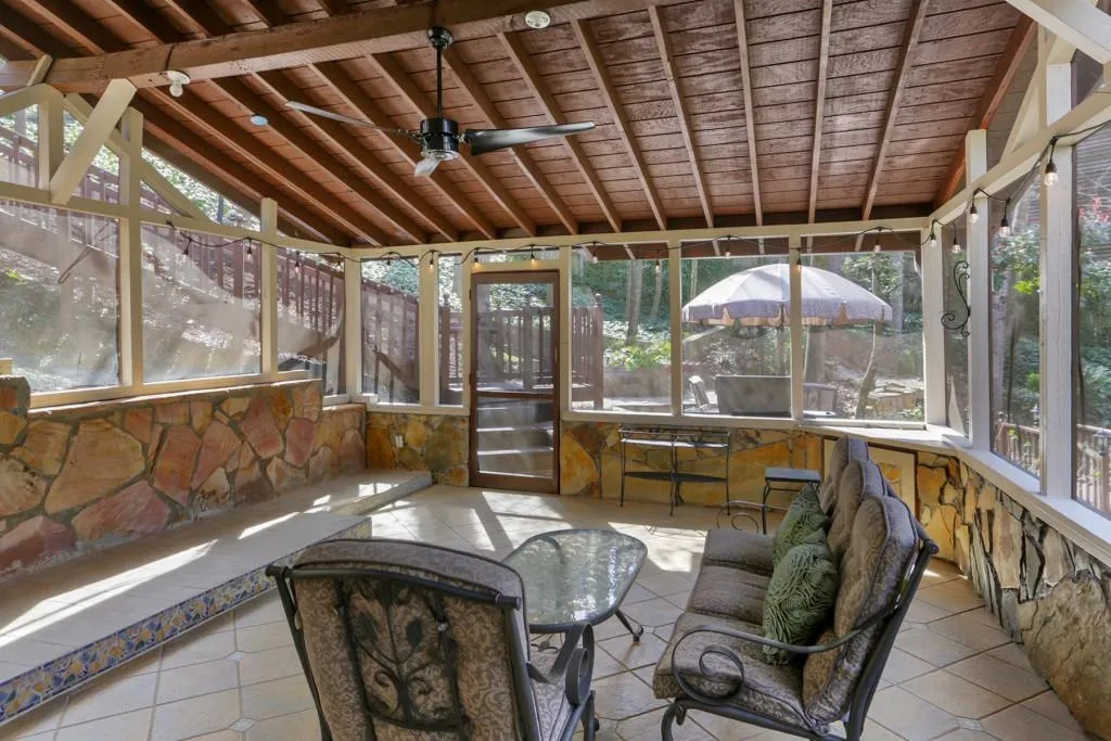 330 Balboa Court Ne, Sandy Springs, Georgia 30342, 4 Bedrooms Bedrooms, ,3 BathroomsBathrooms,Residential,Sold,330 Balboa Court Ne,6519850
