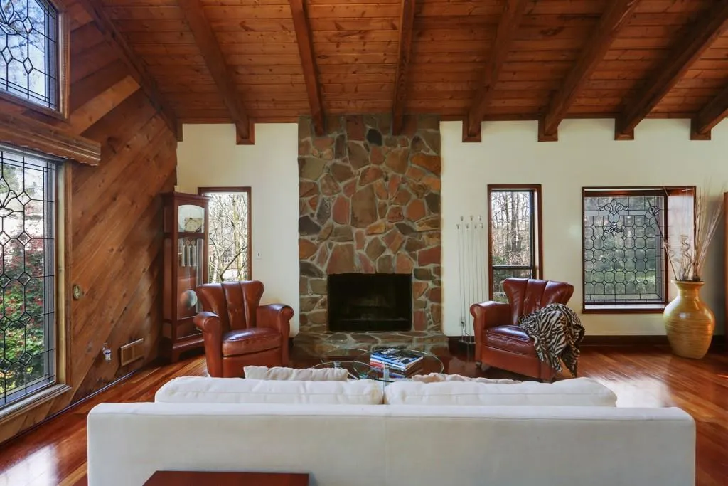 330 Balboa Court Ne, Sandy Springs, Georgia 30342, 4 Bedrooms Bedrooms, ,3 BathroomsBathrooms,Residential,Sold,330 Balboa Court Ne,6519850