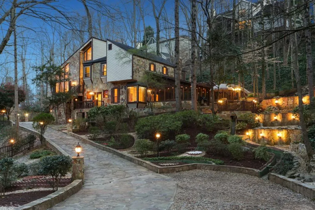 330 Balboa Court Ne, Sandy Springs, Georgia 30342, 4 Bedrooms Bedrooms, ,3 BathroomsBathrooms,Residential,Sold,330 Balboa Court Ne,6519850