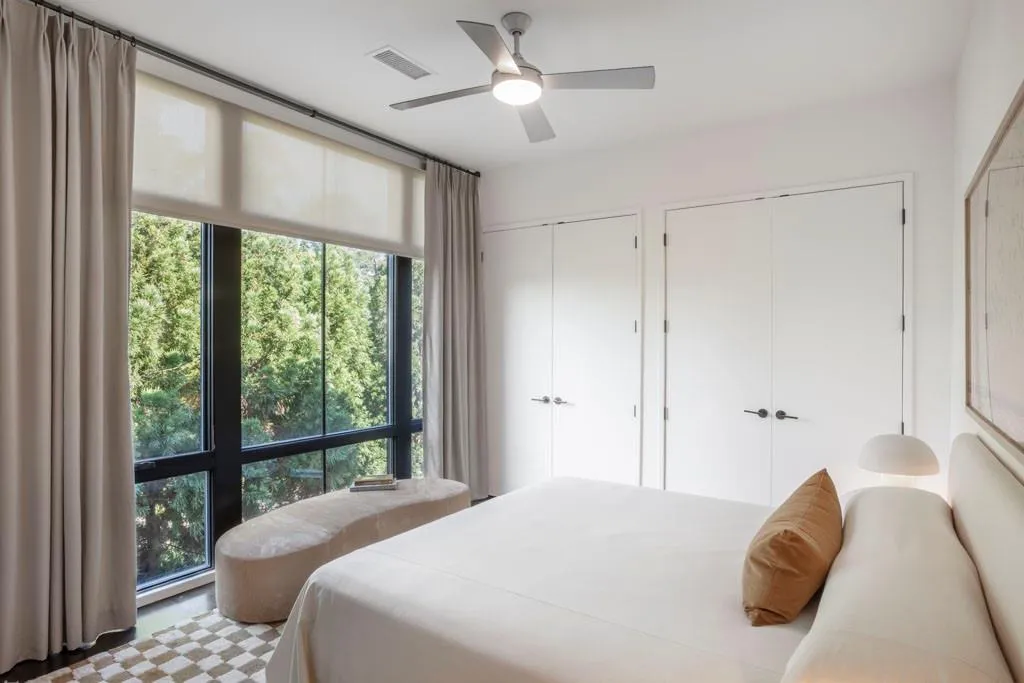 Secondary bedroom