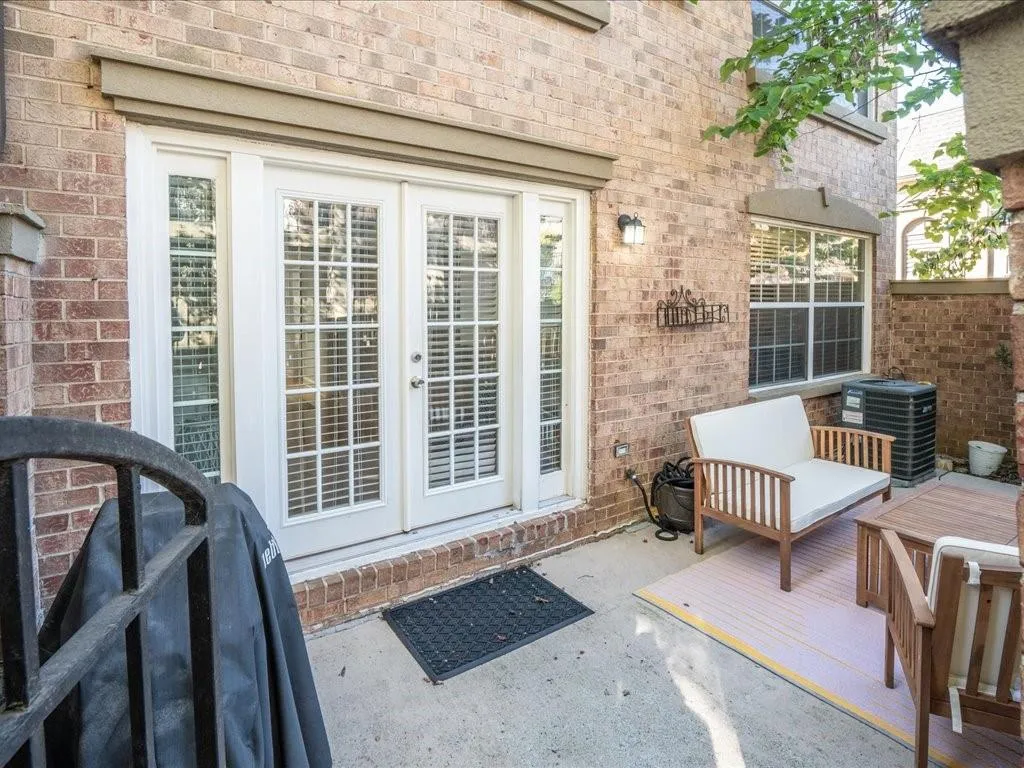 6980 Roswell Road Unit M1, Atlanta, Georgia 30328, 3 Bedrooms Bedrooms, ,2 BathroomsBathrooms,Residential,For Sale,6980 Roswell Road Unit M1,7669827