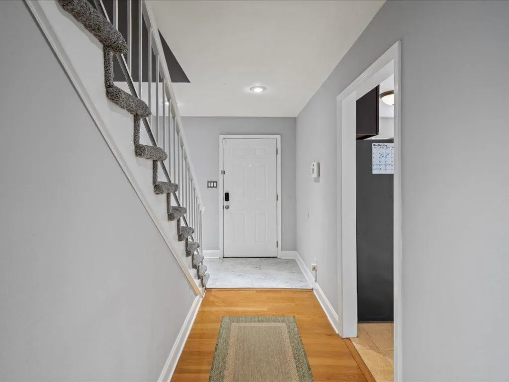6980 Roswell Road Unit M1, Atlanta, Georgia 30328, 3 Bedrooms Bedrooms, ,2 BathroomsBathrooms,Residential,For Sale,6980 Roswell Road Unit M1,7669827