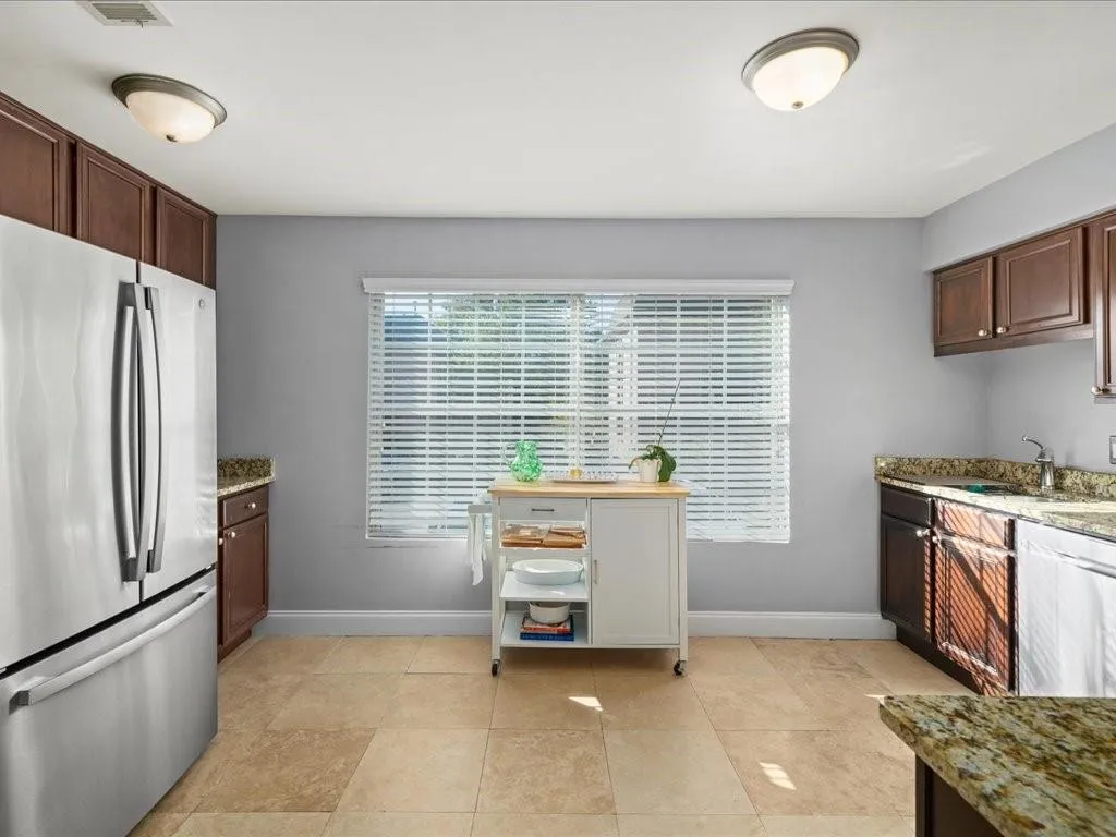 6980 Roswell Road Unit M1, Atlanta, Georgia 30328, 3 Bedrooms Bedrooms, ,2 BathroomsBathrooms,Residential,For Sale,6980 Roswell Road Unit M1,7669827