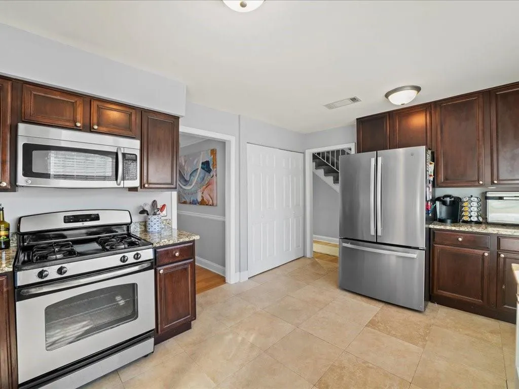 6980 Roswell Road Unit M1, Atlanta, Georgia 30328, 3 Bedrooms Bedrooms, ,2 BathroomsBathrooms,Residential,For Sale,6980 Roswell Road Unit M1,7669827