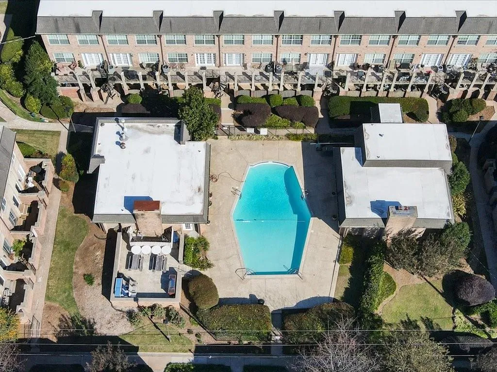 6980 Roswell Road Unit M1, Atlanta, Georgia 30328, 3 Bedrooms Bedrooms, ,2 BathroomsBathrooms,Residential,For Sale,6980 Roswell Road Unit M1,7669827
