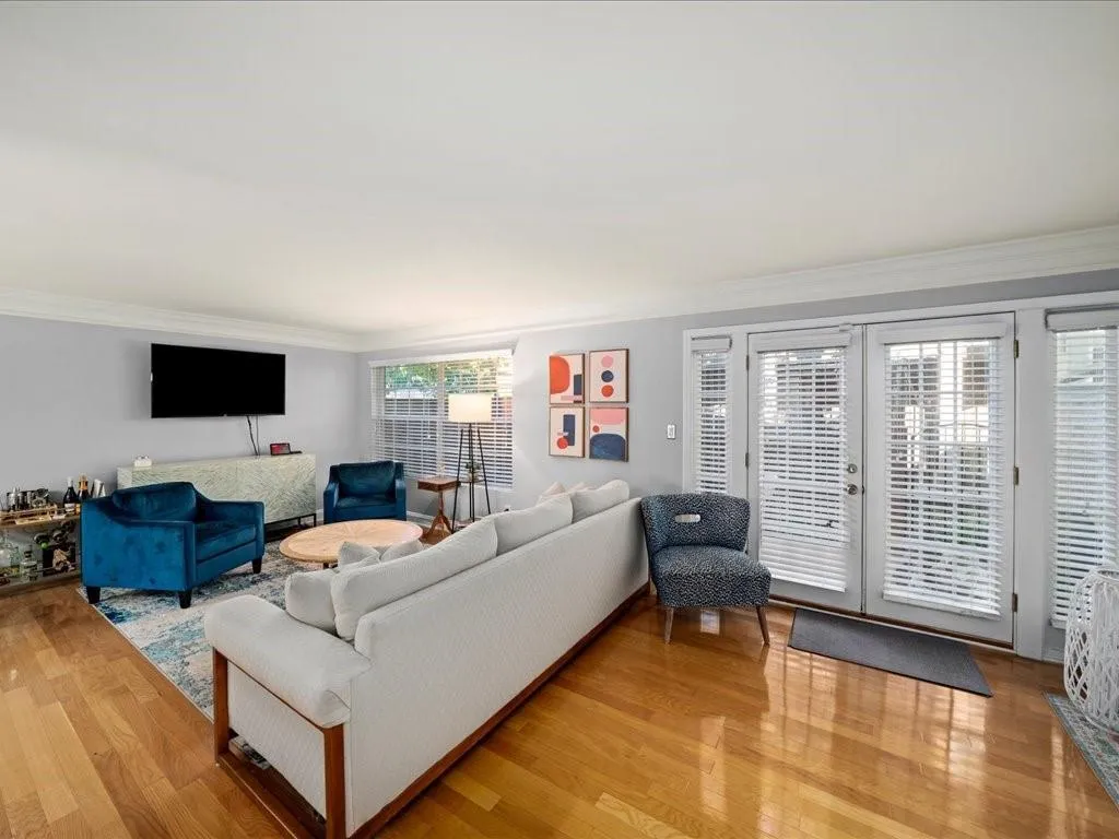 6980 Roswell Road Unit M1, Atlanta, Georgia 30328, 3 Bedrooms Bedrooms, ,2 BathroomsBathrooms,Residential,For Sale,6980 Roswell Road Unit M1,7669827
