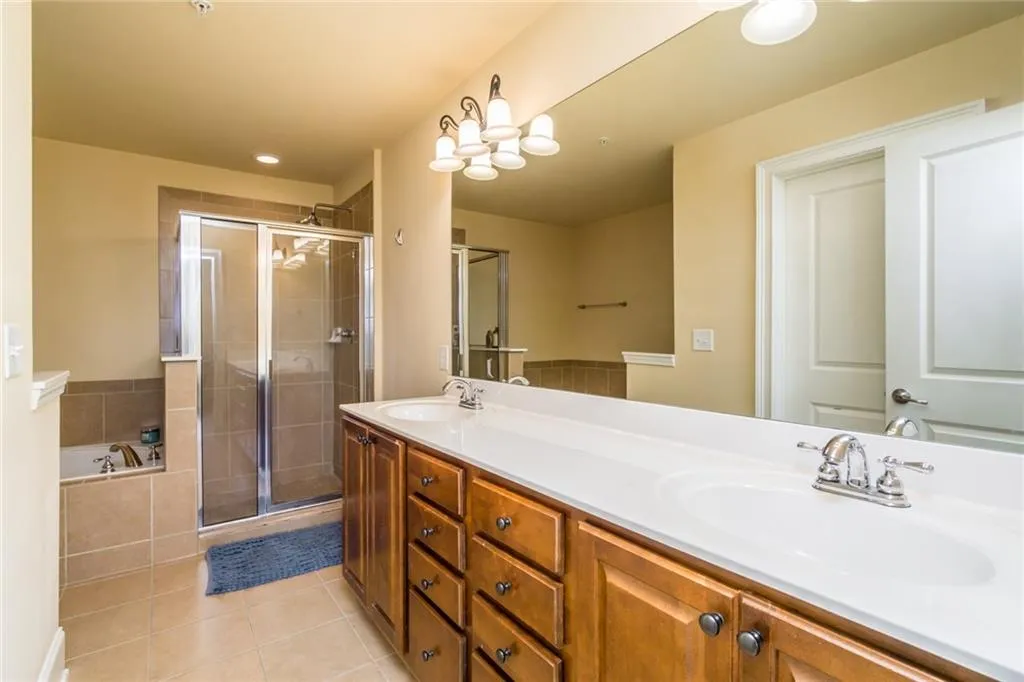761 Berrydale Drive, Atlanta, Georgia 30328, 2 Bedrooms Bedrooms, ,2 BathroomsBathrooms,Residential,Sold,761 Berrydale Drive,6583652