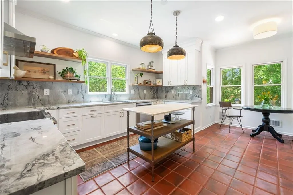Calacatta blanc quartzite countertop